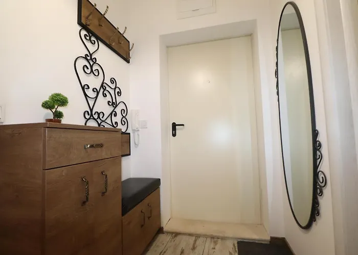 Relax With Parking * فارنا